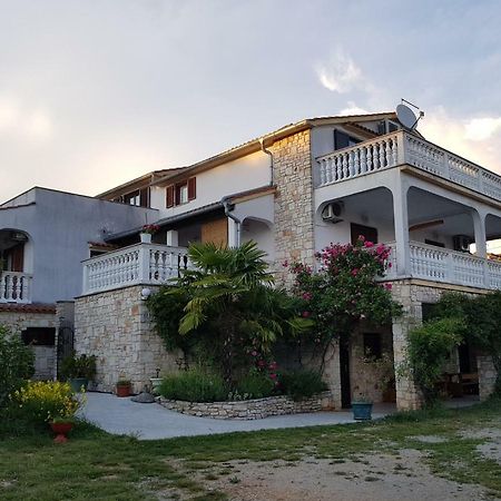 Apartmán Nada And Family Rovinjsko Selo Exteriér fotografie
