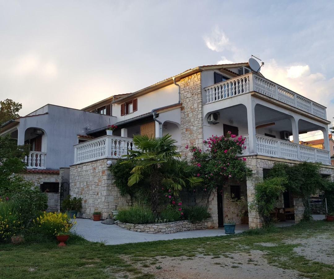Apartmán Nada And Family Rovinjsko Selo Exteriér fotografie